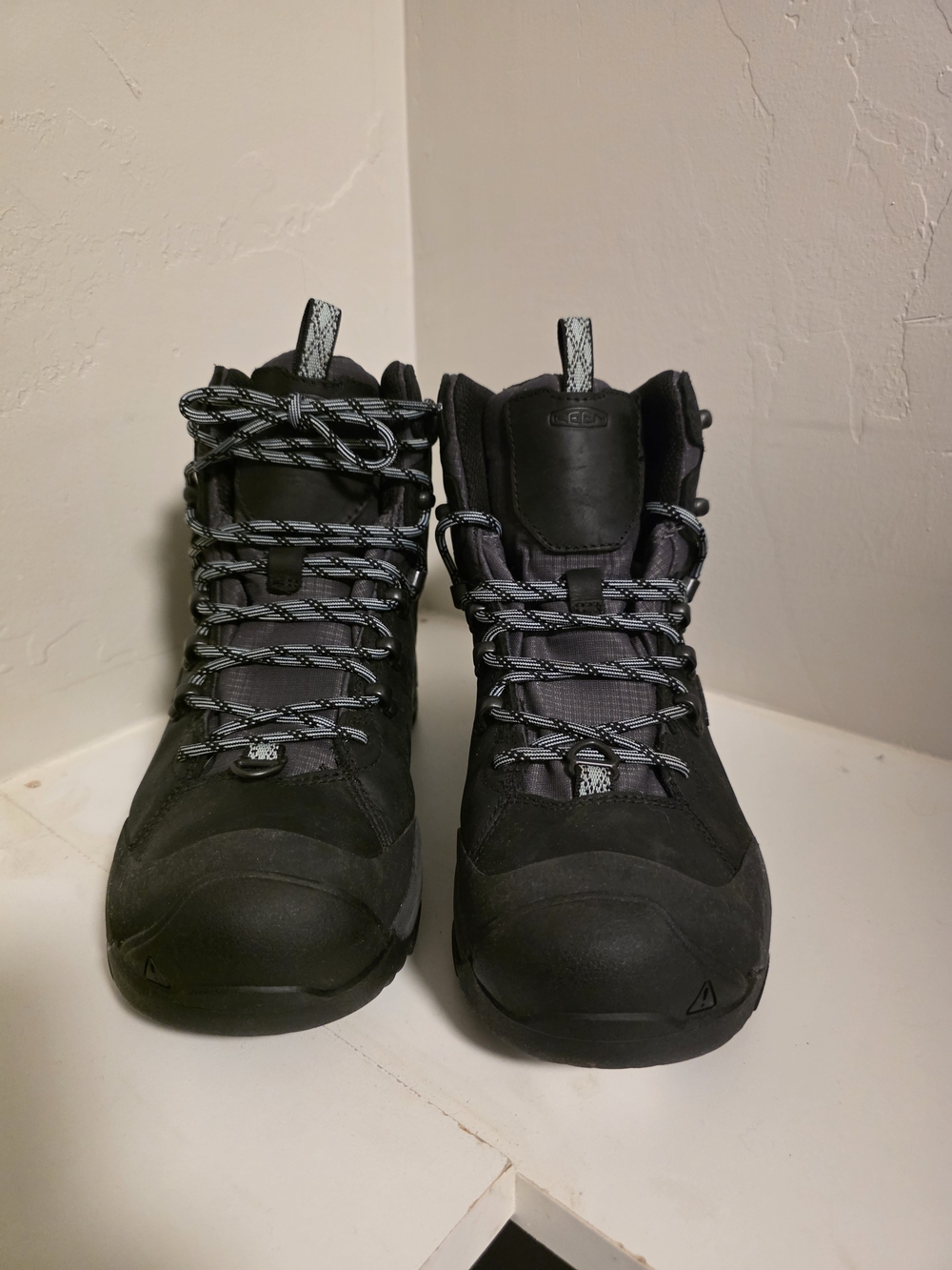 Keen Black Women's Winter Boots with Contrast Gray Laces